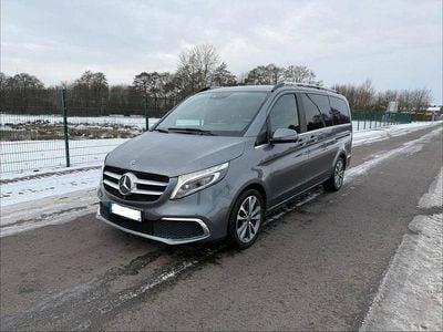 Grau Gebraucht 2021 Mercedes V250 Avantgarde Van / Kleinbus | 44.990 € (Guter Preis)