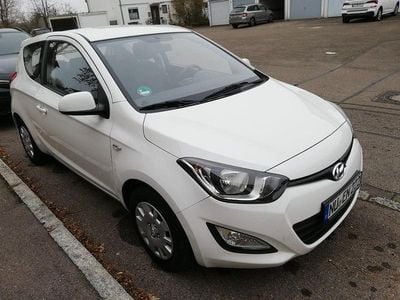 Gebraucht Hyundai i20 Edition 86 PS (63 kW) 2012 Weiß Kleinwagen