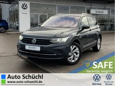 Gebraucht VW Tiguan Life 131 PS (96 kW) 2023 Grau SUV