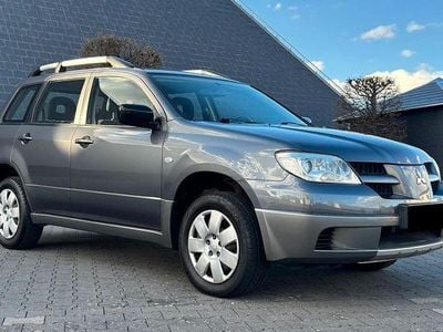 Second-hand Mitsubishi Outlander Invite 136 CP (100 kW) 2006 Gri SUV
