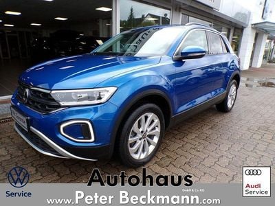 Ravennablau Gebraucht 2024 VW T-Roc Life SUV | 26.980 € (Guter Preis)