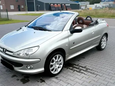 Gebraucht Peugeot 206 CC S 109 PS (80 kW) 2005 Silber Cabrio