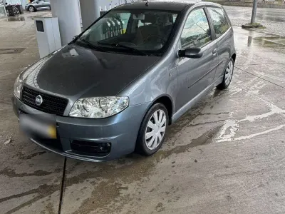 Gebraucht Fiat Punto 95 PS (69 kW) 2005 Grau Kleinwagen