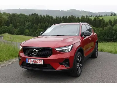 Gebraucht Volvo XC40 145 PS (106 kW) 2023 SUV