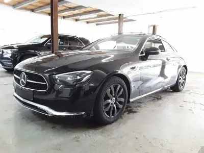 Gebraucht Mercedes E220 194 PS (142 kW) 2022 Schwarz Coupé