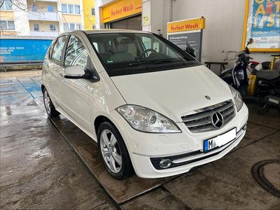 Second-hand Mercedes A200 Elegance 140 CP (102 kW) 2012 Alb Berlinǎ