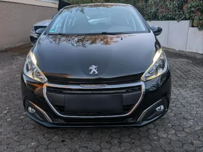 Gebraucht Peugeot 208 82 PS (60 kW) 2016 Schwarz Kleinwagen