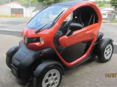 Gebraucht Renault Twizy Life 11 kW (15 PS) 2024 Rot Kleinwagen