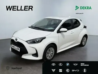 Gebraucht Toyota Yaris Hybrid Business Edition 116 PS (85 kW) 2023 Weiss Kleinwagen