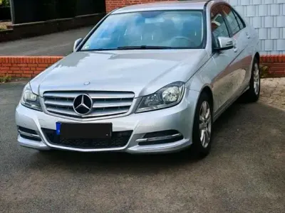 Gebraucht Mercedes C180 156 PS (114 kW) 2013 Silber Limousine
