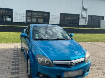 Begagnad Opel Tigra 90 HK (66 kW) 2005 Blå Cab