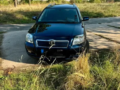 Gebraucht Toyota Avensis T2 147 PS (108 kW) 2005 Blau Kombi