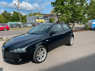 Gebraucht Alfa Romeo 147 Ti 120 PS (88 kW) 2004 Schwarz Kleinwagen