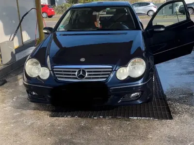 Gebraucht Mercedes C180 143 PS (105 kW) 2006 Blau Coupé
