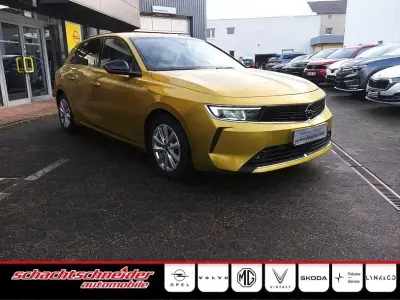 Brugt Opel Astra Elegance 131 HK (96 kW) 2022 Gul Sedan
