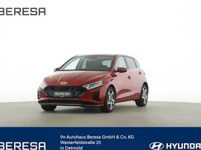 Neu Hyundai i20 Prime 101 PS (74 kW) 2025 Rot Limousine