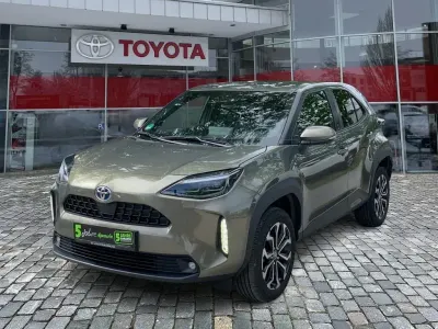 Gebraucht Toyota Yaris Hybrid 116 PS (85 kW) 2023 Oxide bronze (metallic) SUV