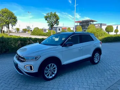 Käytetty VW T-Roc Style 150 HP (110 kW) 2023 Valkoinen Katumaasturi