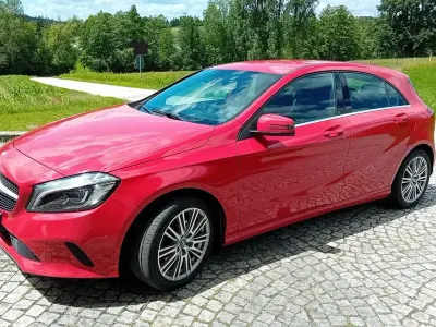 Gebraucht Mercedes A200 Urban 156 PS (114 kW) 2016 Rot Kleinwagen