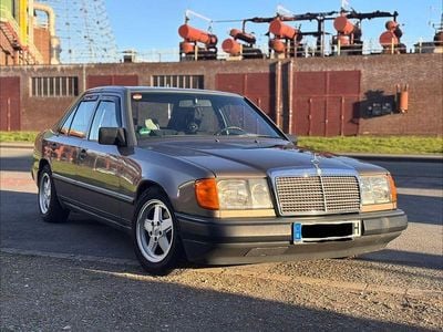 Usata Mercedes E230 133 CV (97 kW) 1986 Marrone Berlina