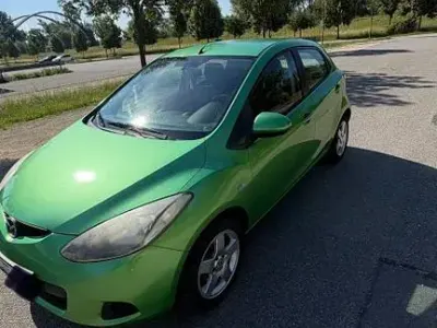 Gebraucht Mazda 2 75 PS (55 kW) 2009 Grün Kleinwagen