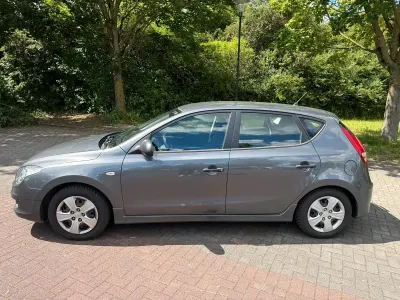 Gebraucht Hyundai i30 Edition+ 109 PS (80 kW) 2011 Grau Kleinwagen