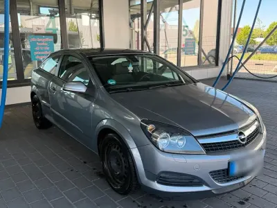 Usata Opel Astra GTC 116 CV (85 kW) 2008 Argento