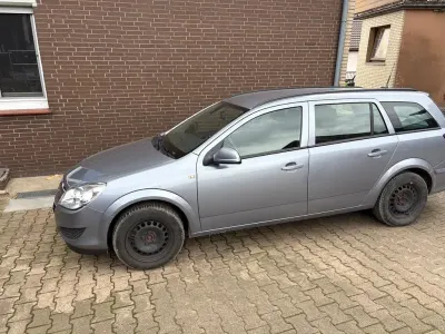 Gebraucht Opel Astra Edition 116 PS (85 kW) 2009 Silber Kombi