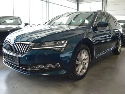 Gebraucht Skoda Superb Style 150 PS (110 kW) 2020 Modra lava/lava blau Kombi