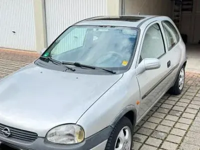 Gebraucht Opel Corsa 65 PS (47 kW) 1999 Silber Limousine