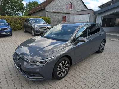 Gebraucht VW Golf VIII Active 150 PS (110 kW) 2023 Grau Limousine