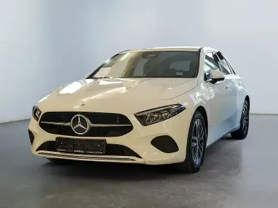 Gebraucht Mercedes A200 Progressive 163 PS (119 kW) 2025 Weiß Limousine