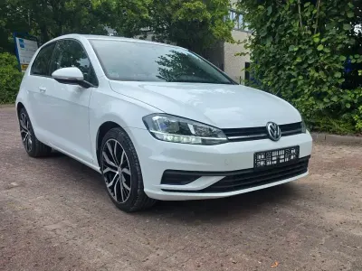 Gebraucht VW Golf VII Trendline 110 PS (80 kW) 2018 Weiß Limousine