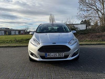 Gebraucht Ford Fiesta Ambiente 75 PS (55 kW) 2014 Silber Kleinwagen