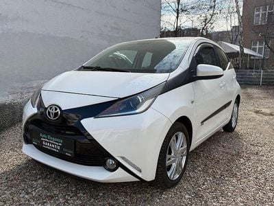 Gebraucht Toyota Aygo X-play 69 PS (50 kW) 2014 Weiß Kleinwagen