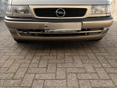 Usata Opel Astra 60 CV (44 kW) 1997 Oro Berlina