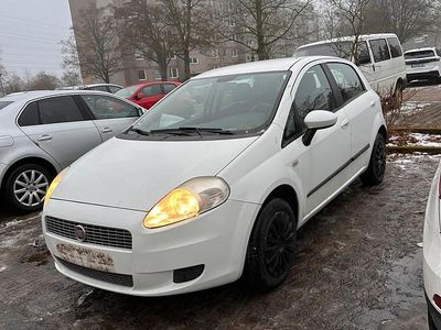 Gebraucht Fiat Punto 70 PS (51 kW) 2011 Weiß Kleinwagen