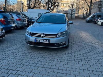 Gebraucht VW Passat 140 PS (102 kW) 2011 Grau Kombi
