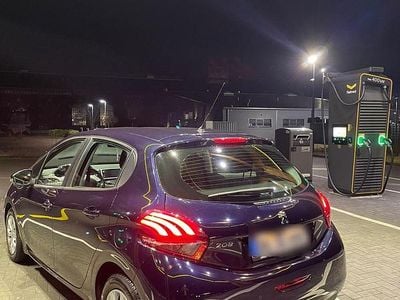 Blau Gebraucht 2018 Peugeot 208 Kleinwagen | 6.899 € (Fairer Preis)