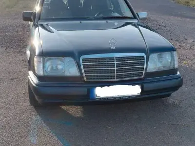 Gebraucht Mercedes E200 136 PS (100 kW) 1996 Blau Kombi