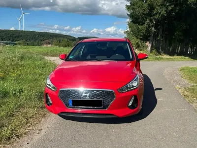 Gebraucht Hyundai i30 140 PS (102 kW) 2017 Rot Limousine