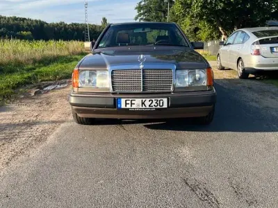 Gebraucht Mercedes 230 136 PS (100 kW) 1991 Braun Coupé