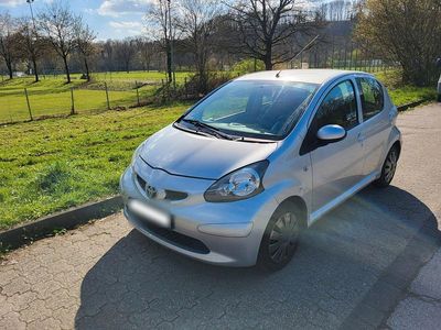 Second-hand Toyota Aygo 68 CP (50 kW) 2007 Argintiu Hatchback