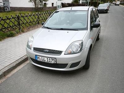 Usata Ford Fiesta Style 69 CV (50 kW) 2007 Argento Utilitaria