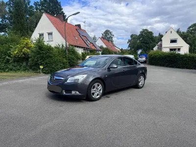 Gebraucht Opel Insignia 220 PS (161 kW) 2011 Grau Limousine