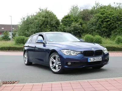 Gebraucht BMW 320 190 PS (139 kW) 2016 Blau Limousine