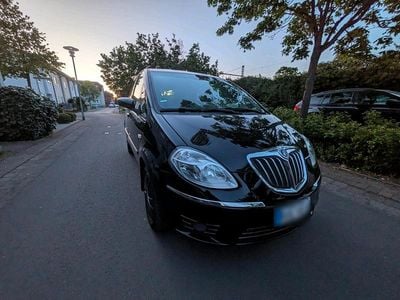 Second-hand Lancia Musa 95 CP (69 kW) 2009 Negru Monovolum