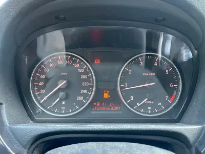 Gebraucht BMW 318 2010 Schwarz Limousine