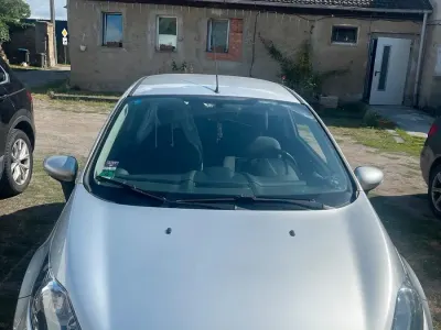 Gebraucht Ford Fiesta 60 PS (44 kW) 2012 Silber Kleinwagen