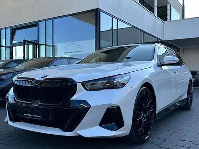 Gebraucht BMW 520 M Sport 197 PS (144 kW) 2024 Weiß Kombi